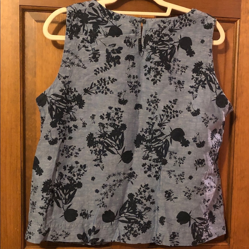 Liz Claiborne Blue Linen-Blend Top with Navy Floral Print - Picture 6 of 7